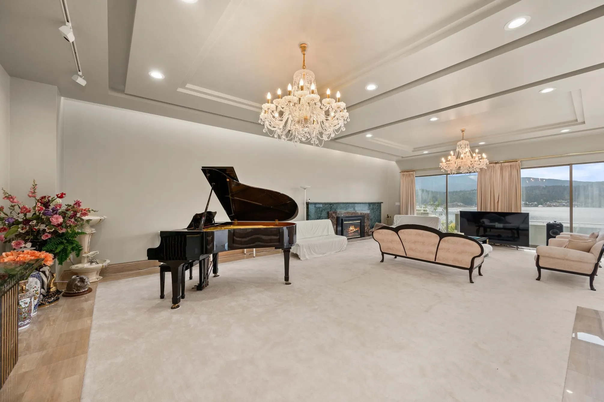 828 Beachview Drive