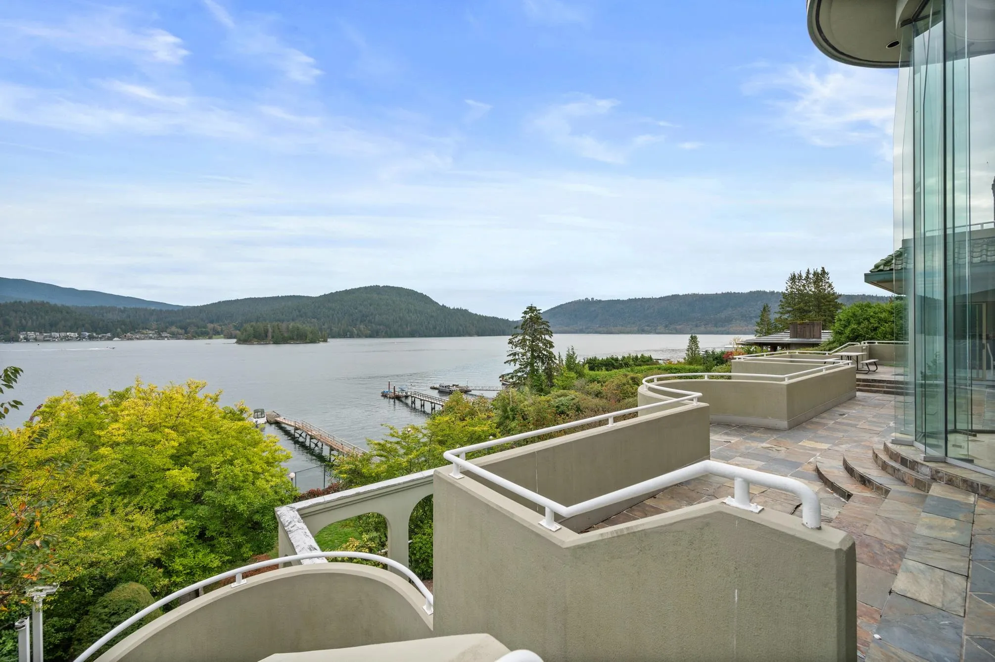 828 Beachview Drive
