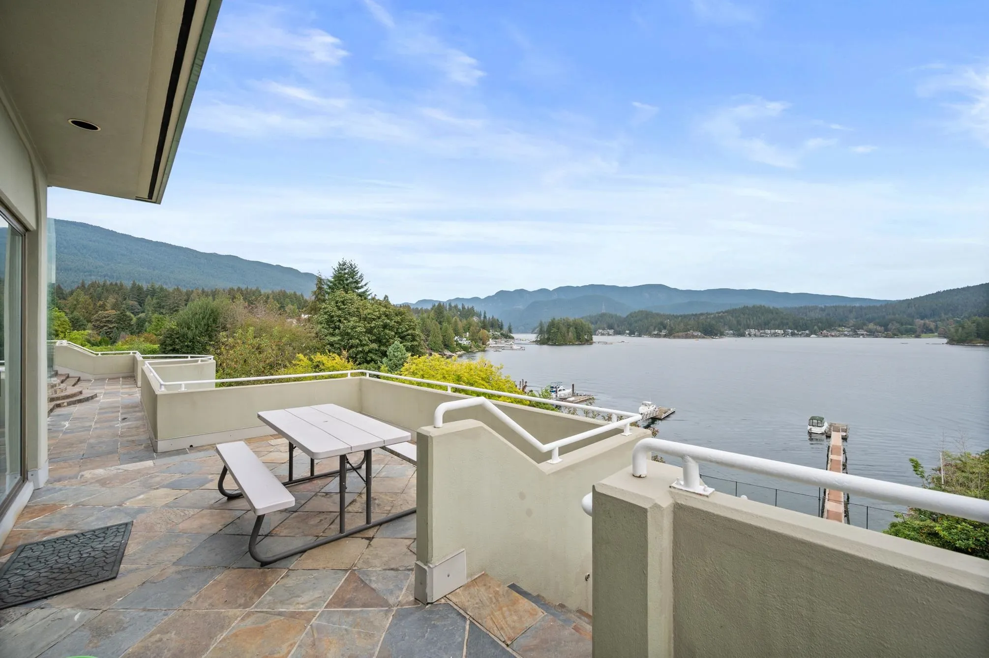 828 Beachview Drive