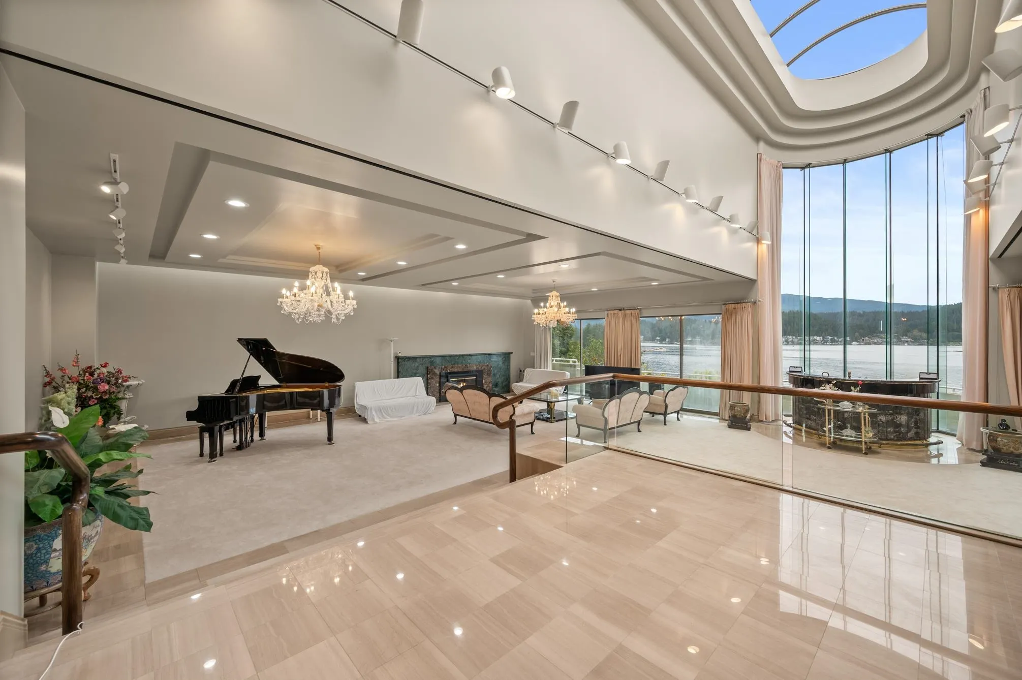 828 Beachview Drive