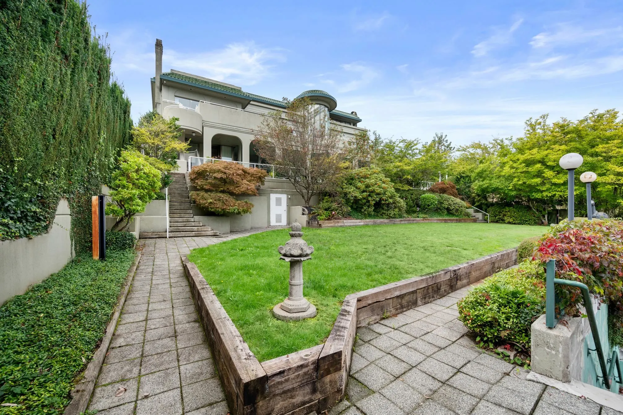828 Beachview Drive