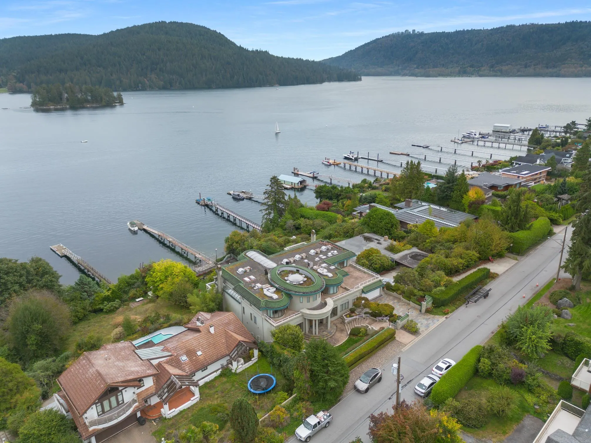 828 Beachview Drive