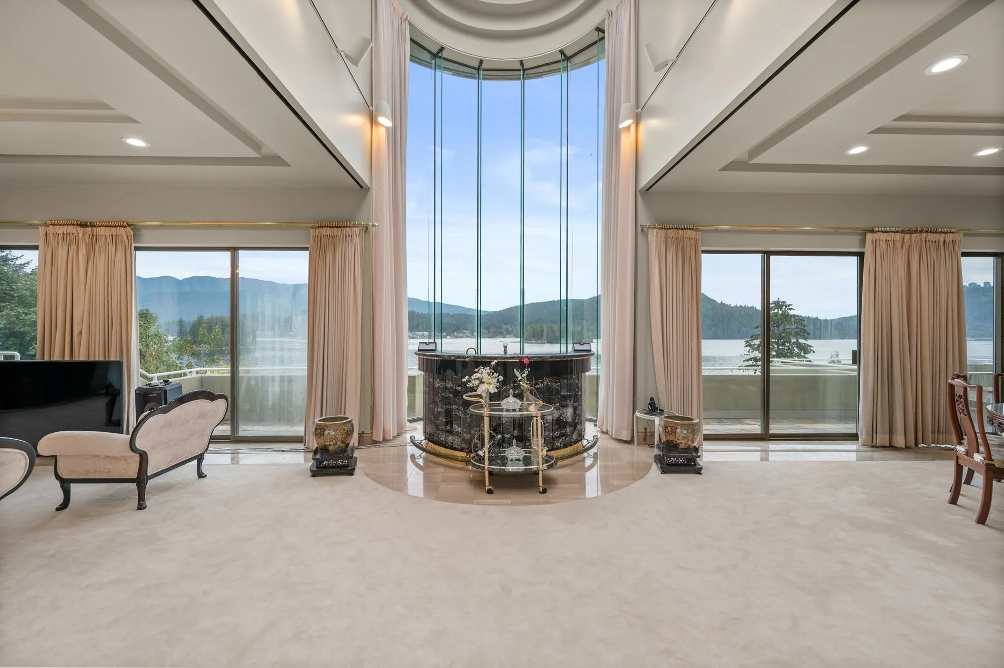 828 Beachview Drive