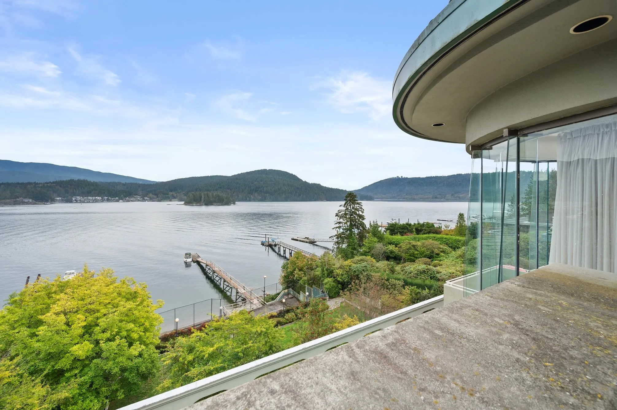 828 Beachview Drive
