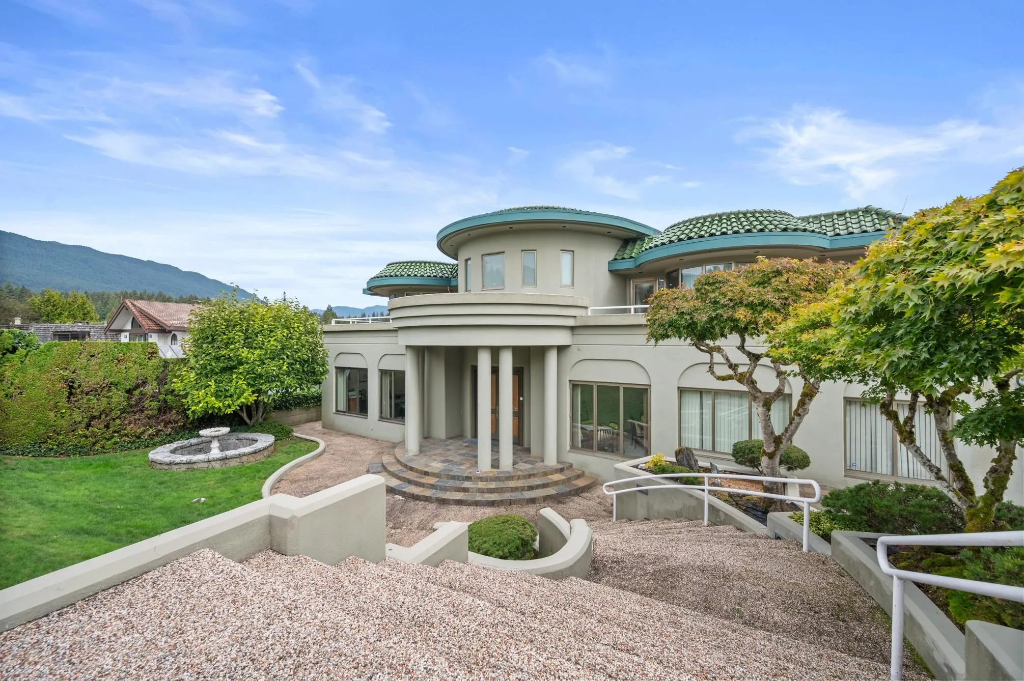 828 Beachview Drive