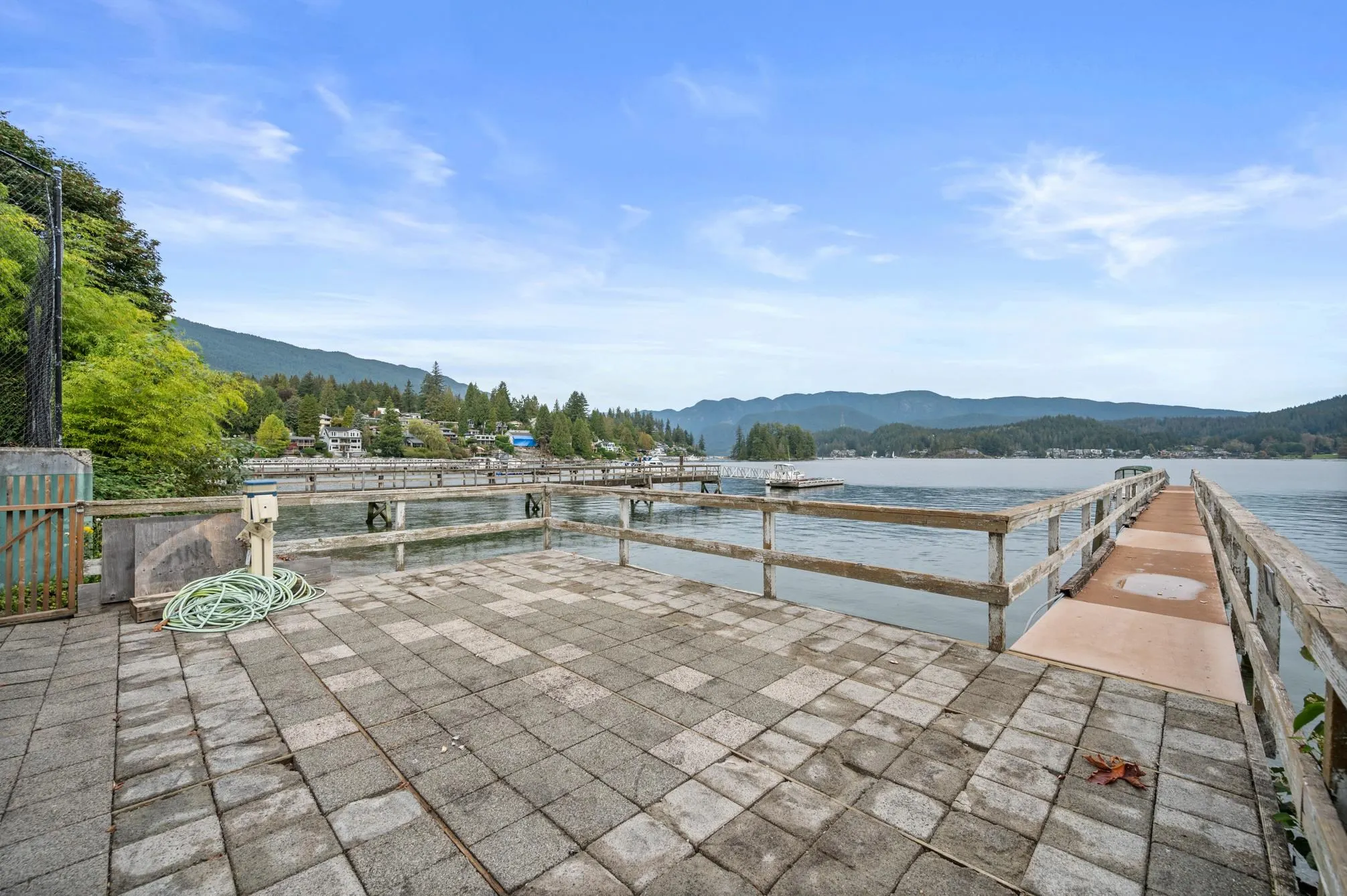 828 Beachview Drive