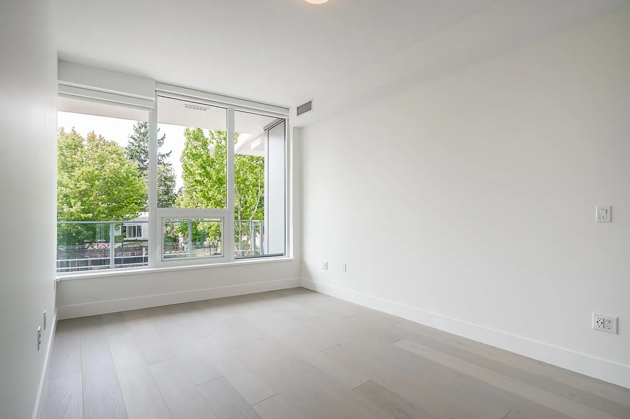 212 1342 Johnston Road