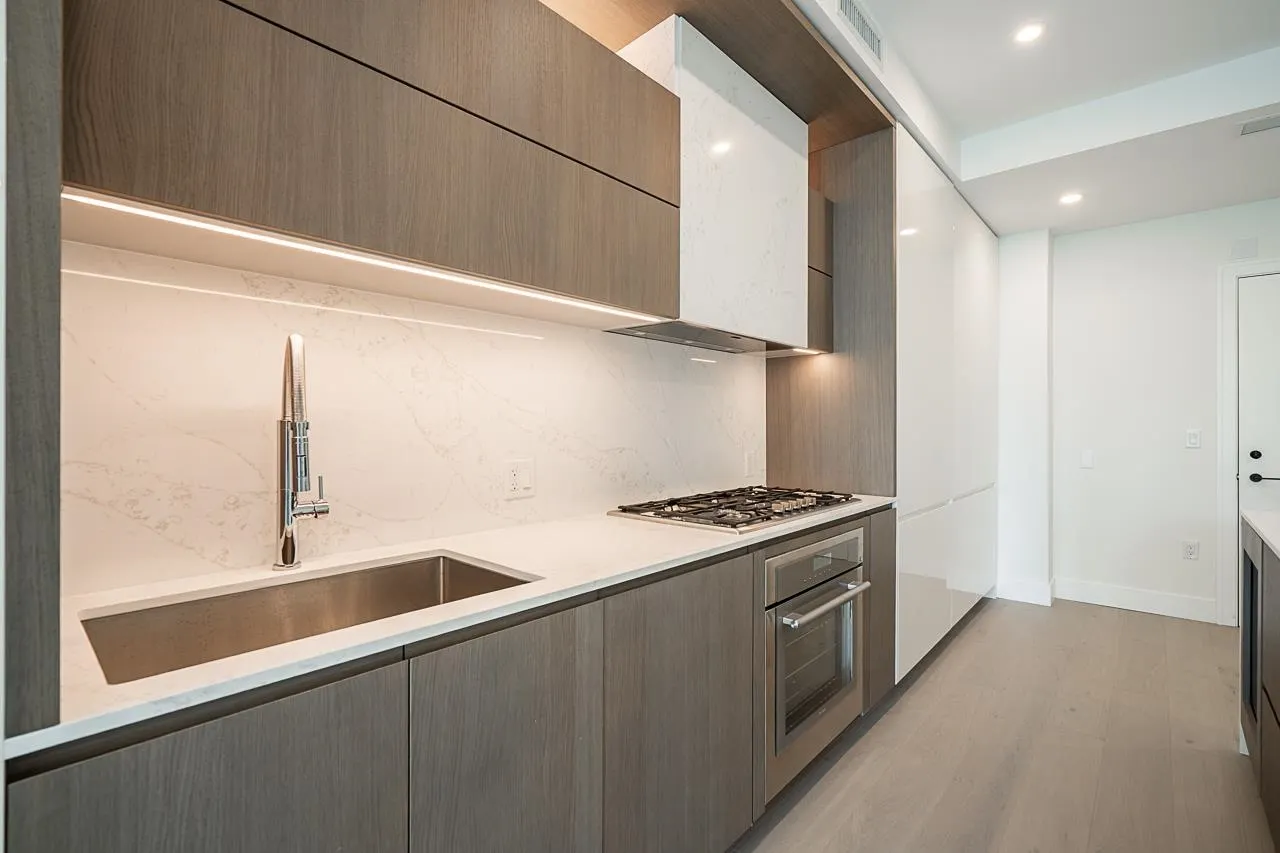 212 1342 Johnston Road