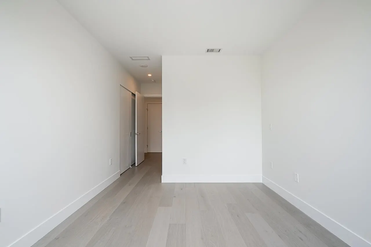 212 1342 Johnston Road