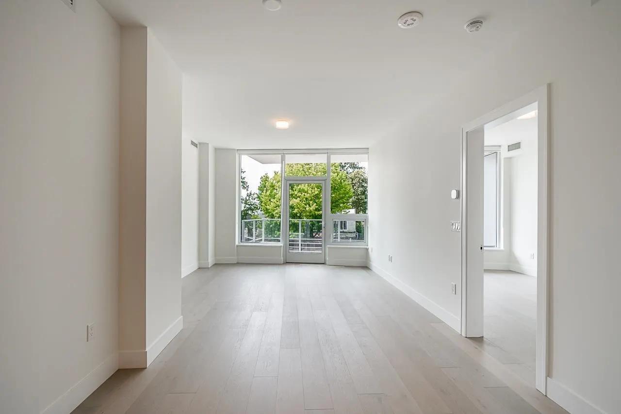 212 1342 Johnston Road