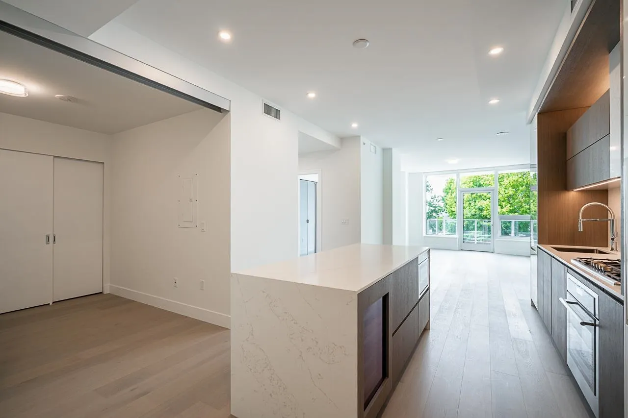 212 1342 Johnston Road