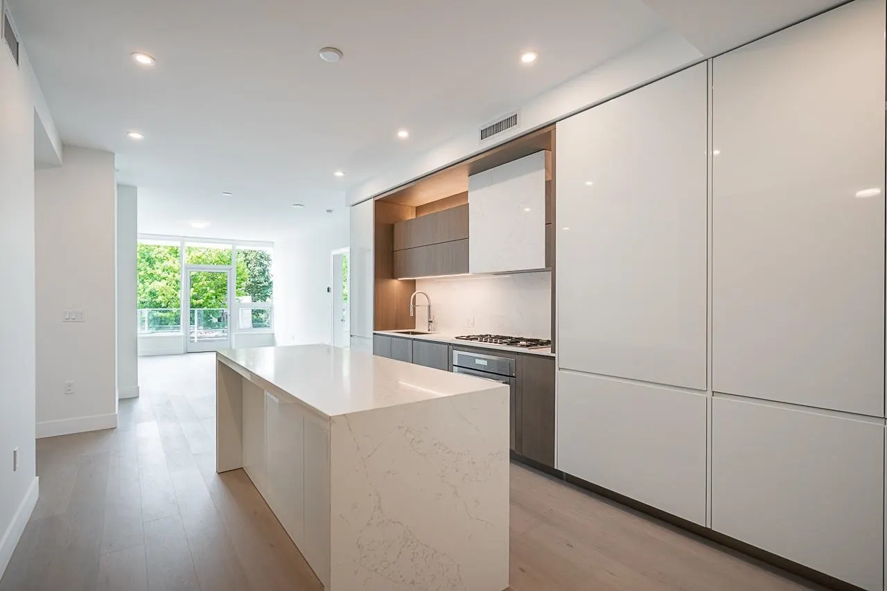 212 1342 Johnston Road