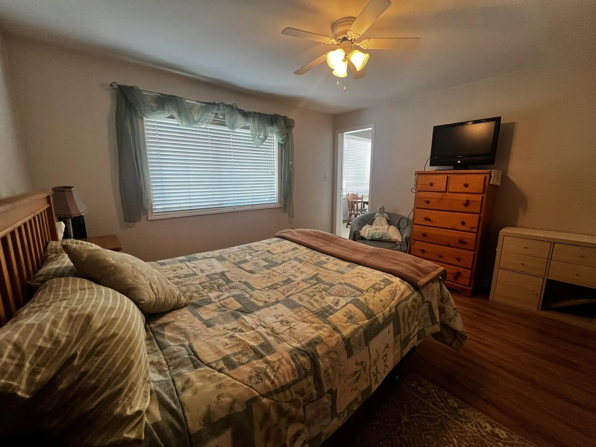 101 22241 Selkirk Avenue