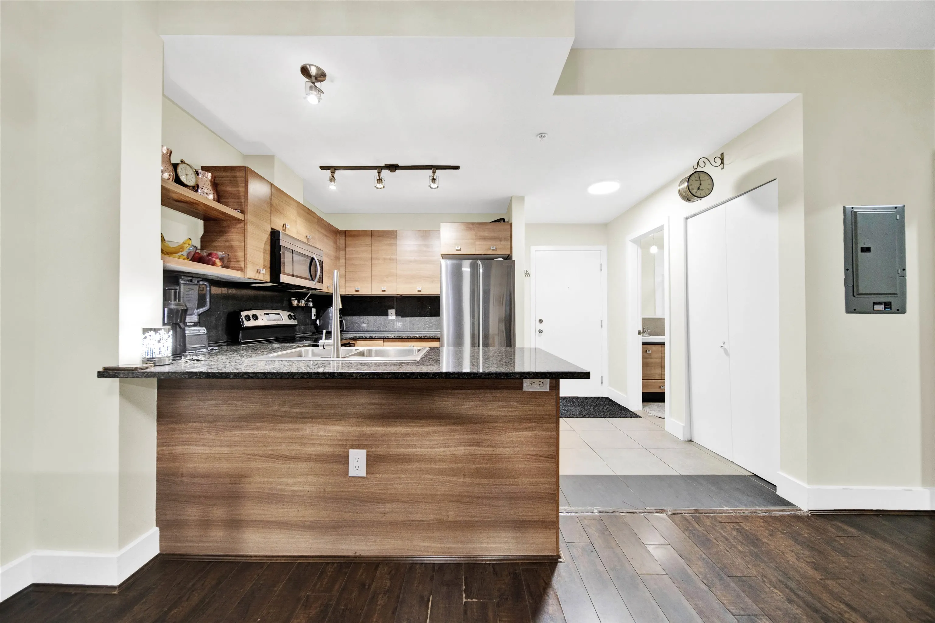 131 6628 120 Street