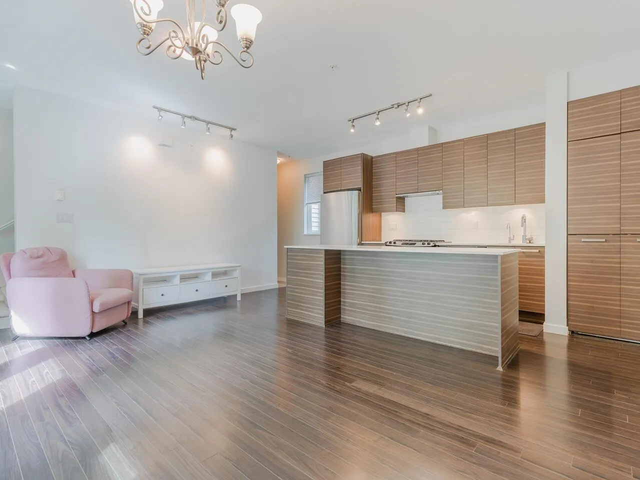 42 6965 Hastings Street