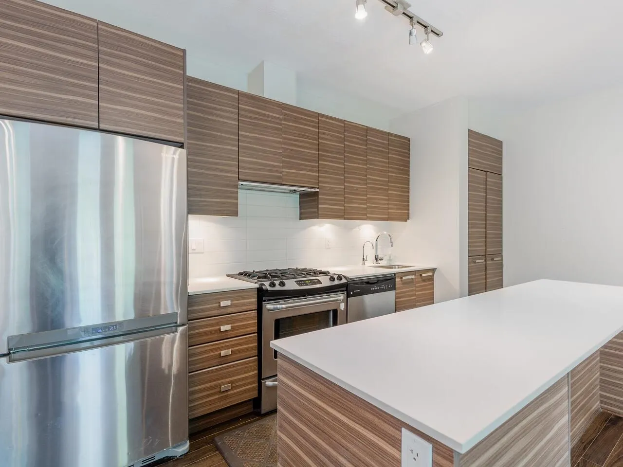 42 6965 Hastings Street