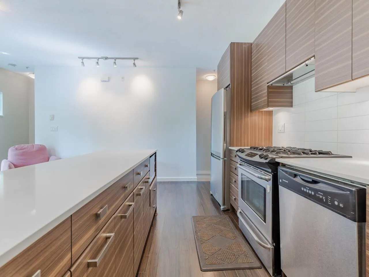 42 6965 Hastings Street