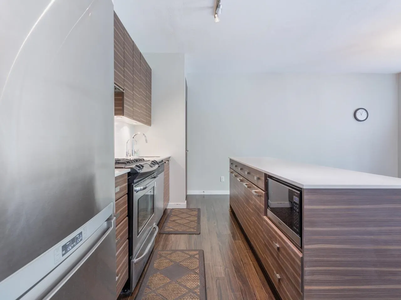 42 6965 Hastings Street