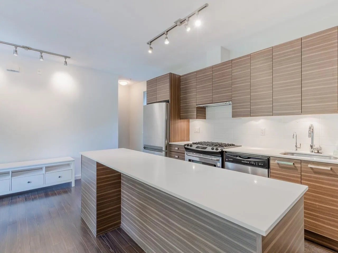 42 6965 Hastings Street