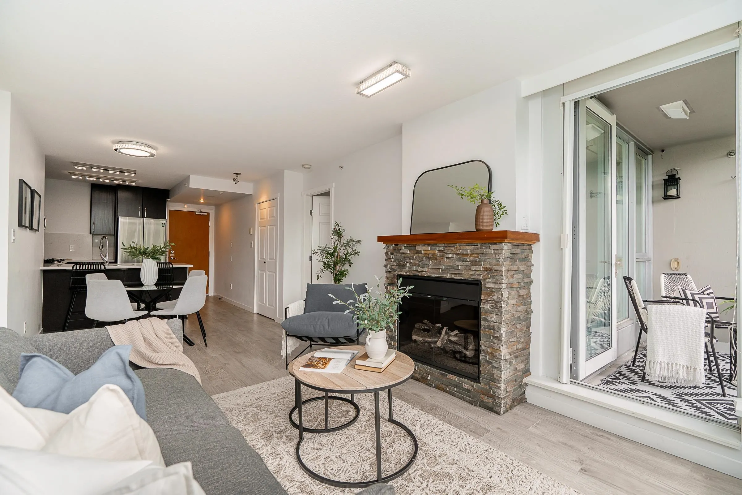 302 651 Nootka Way