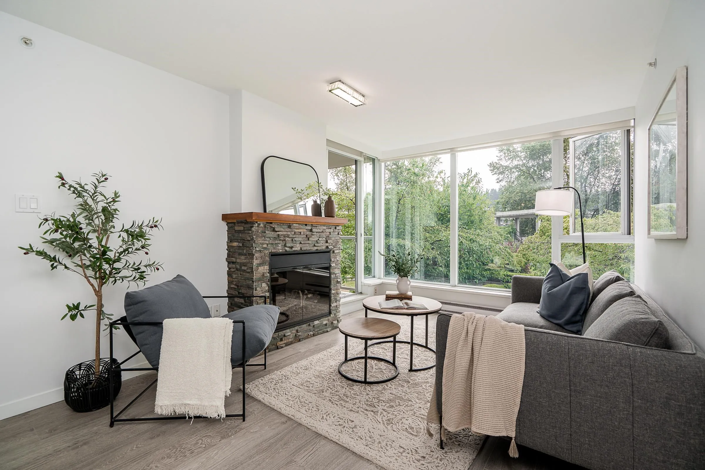 302 651 Nootka Way