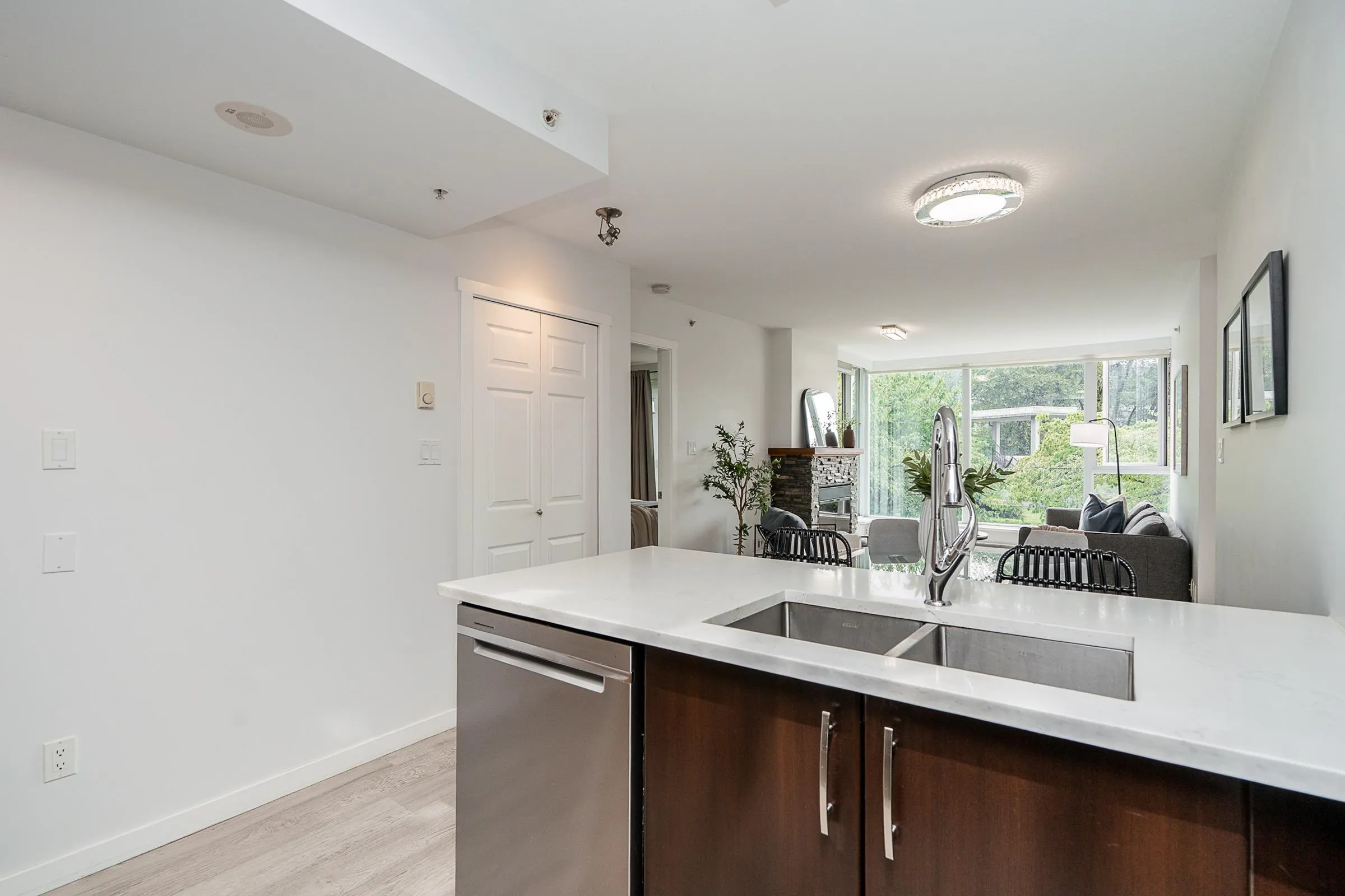 302 651 Nootka Way