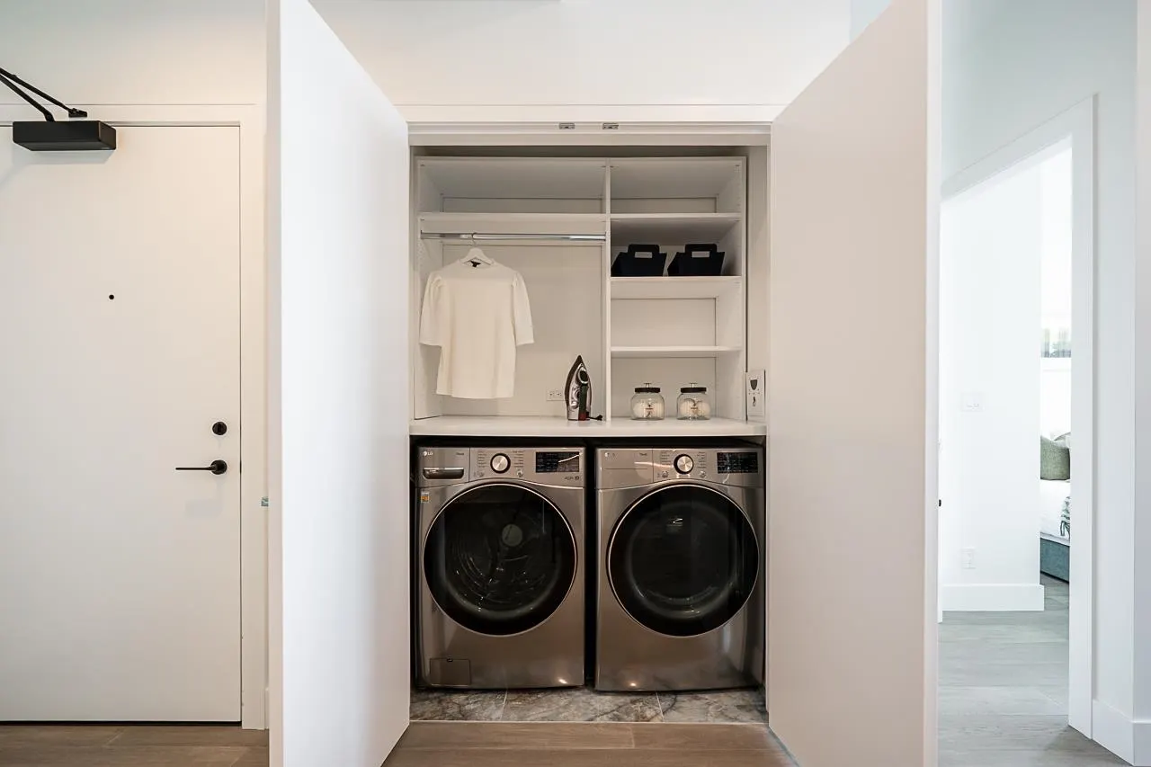 317 1342 Johnston Road