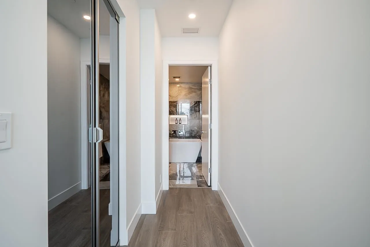 317 1342 Johnston Road