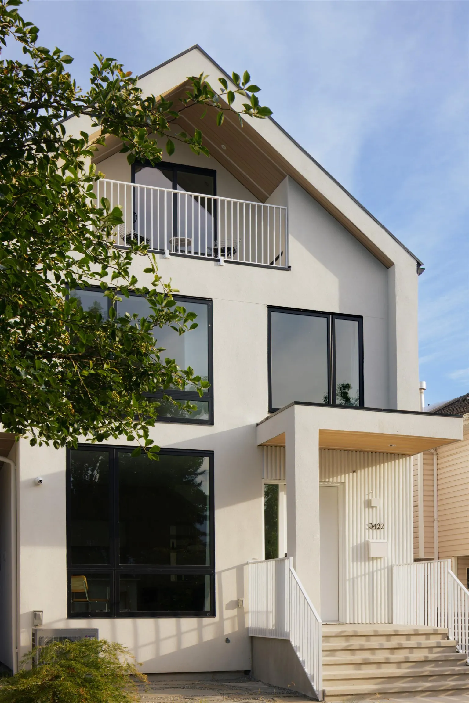 3422 Pandora Street