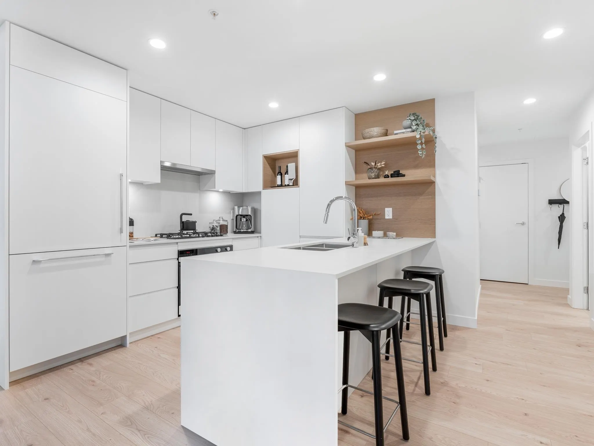 3703 2181 Madison Avenue