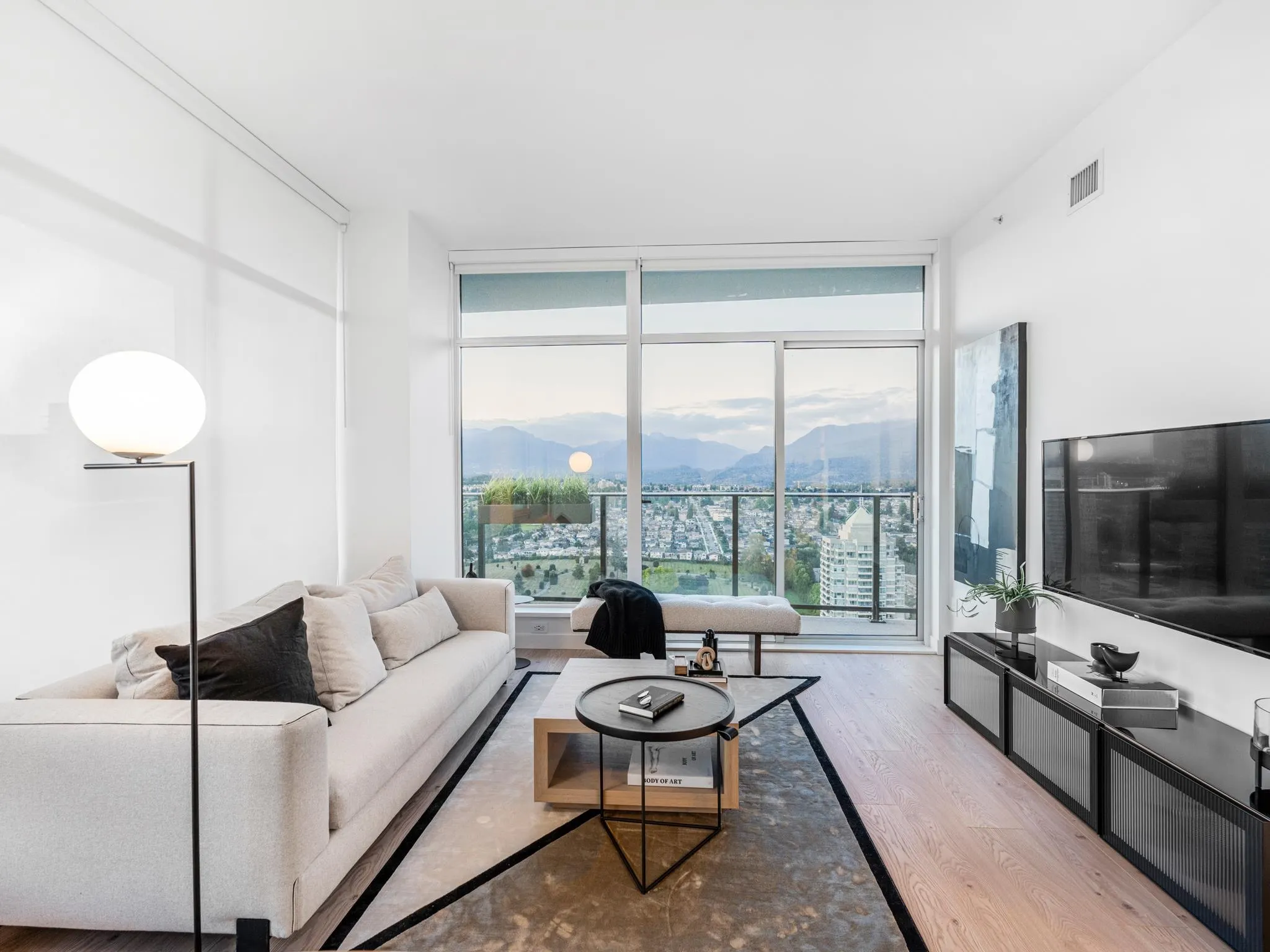 3703 2181 Madison Avenue