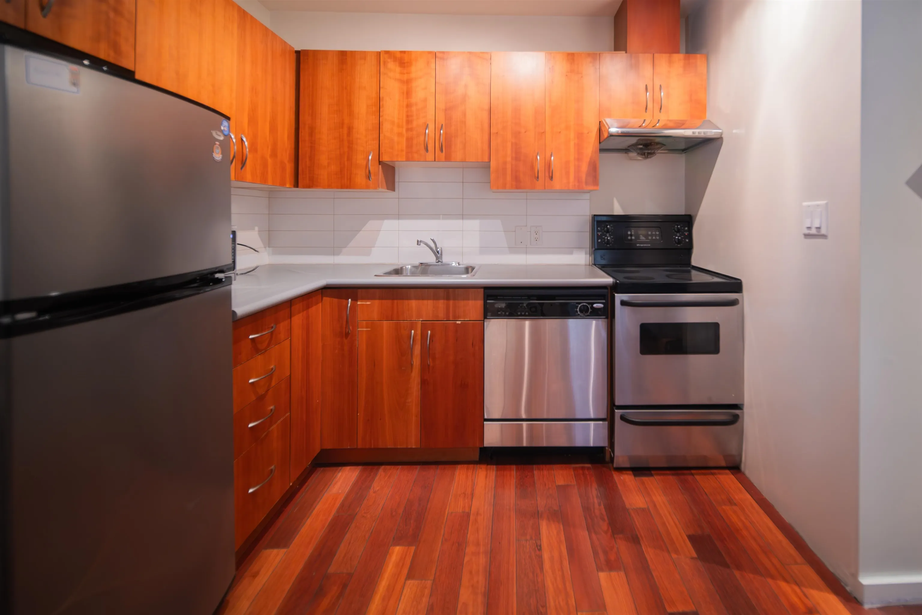 204 -PROMO 440 Richards Street