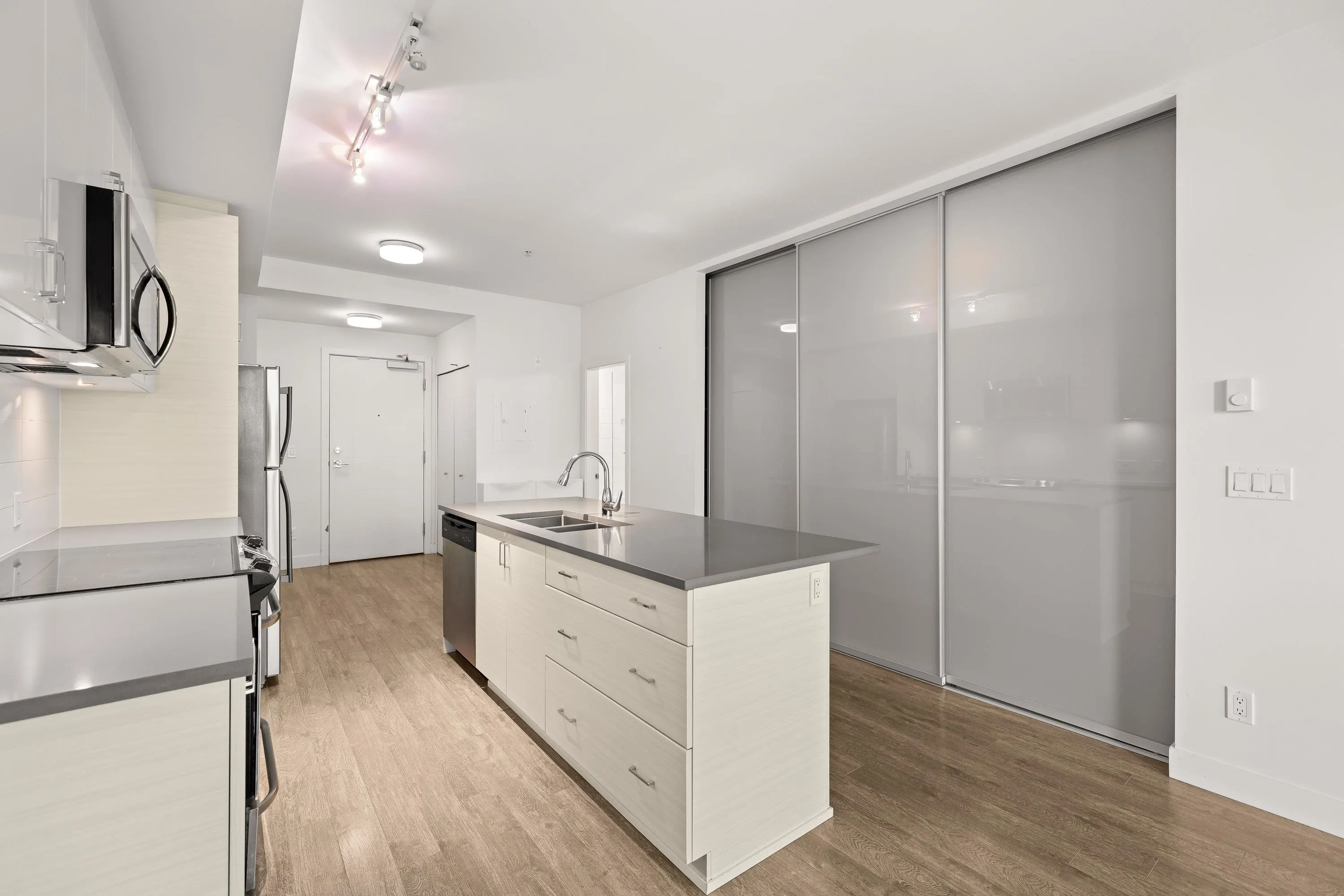 306 13919 Fraser Highway