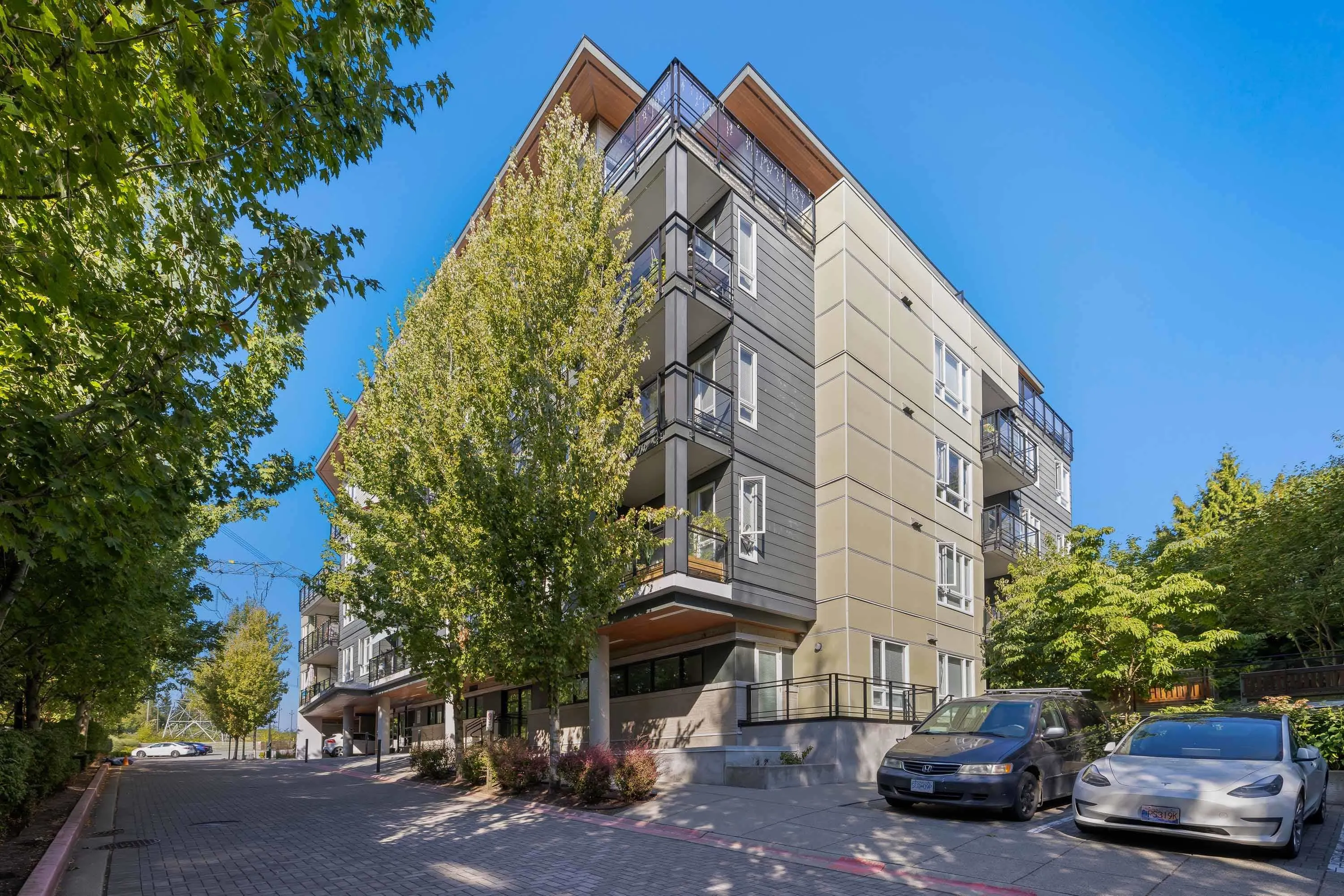 306 13919 Fraser Highway