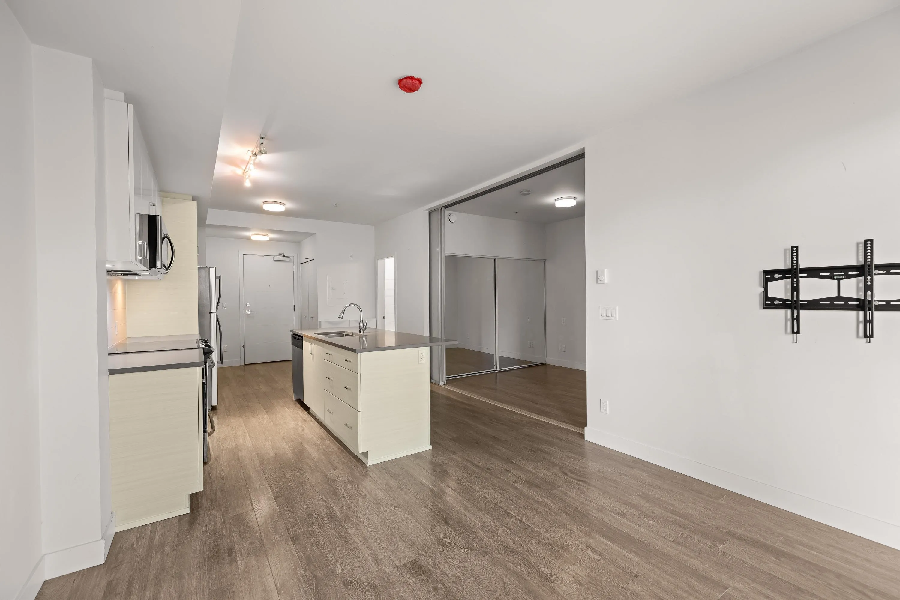 306 13919 Fraser Highway