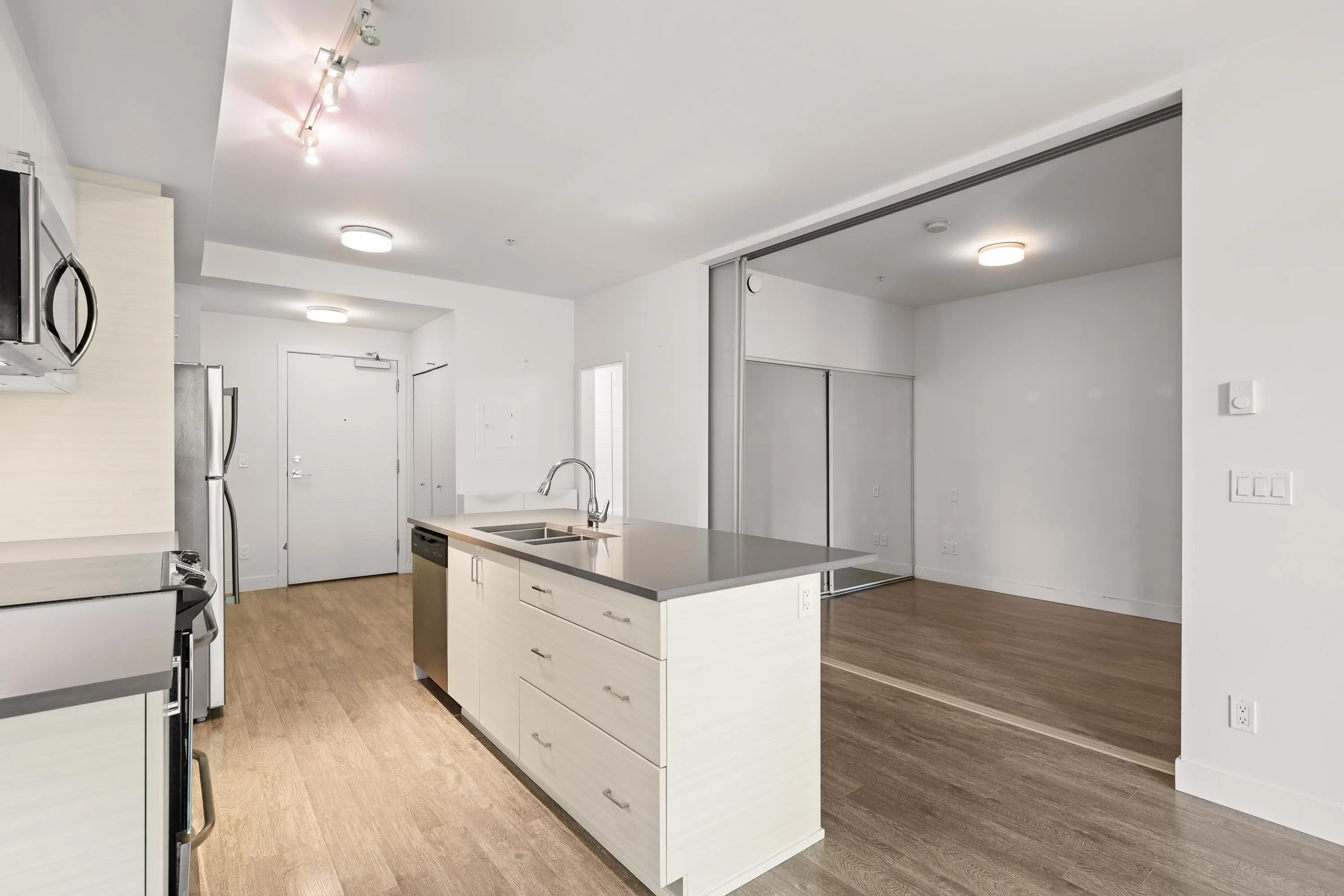 306 13919 Fraser Highway
