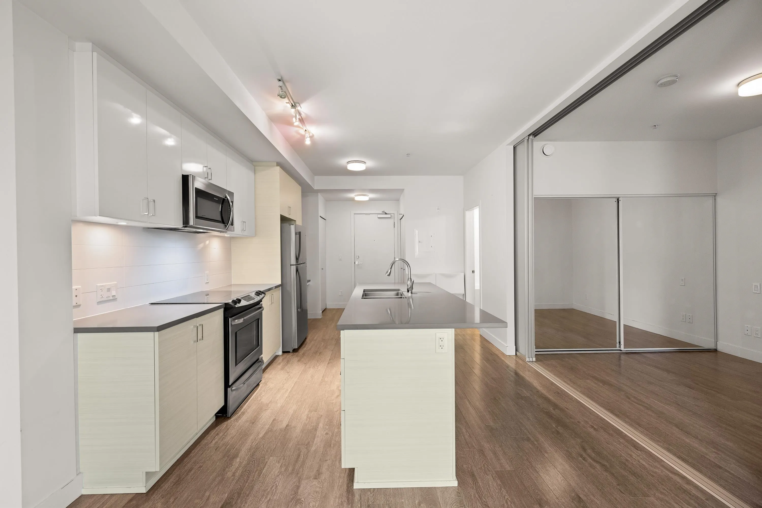 306 13919 Fraser Highway