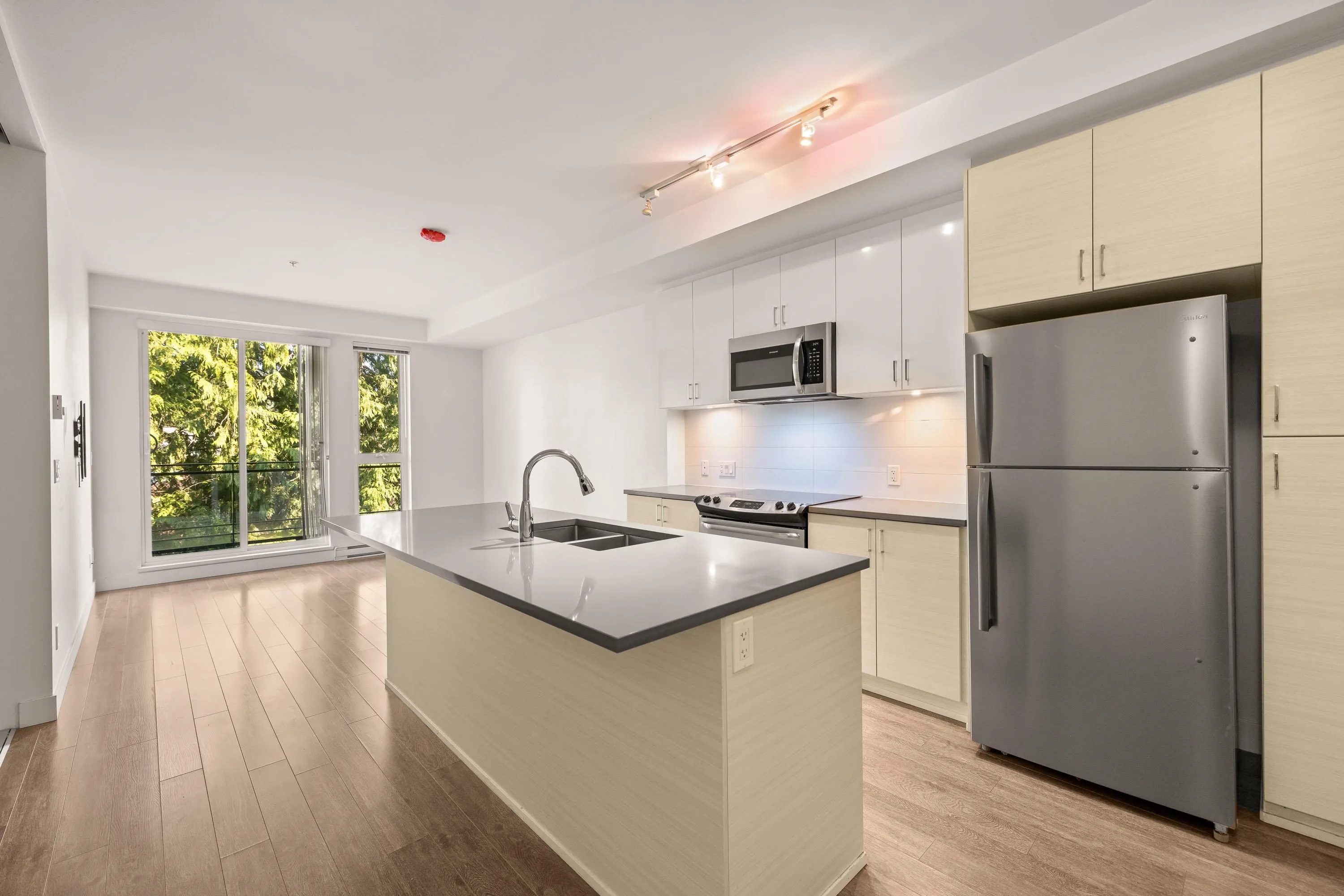 306 13919 Fraser Highway