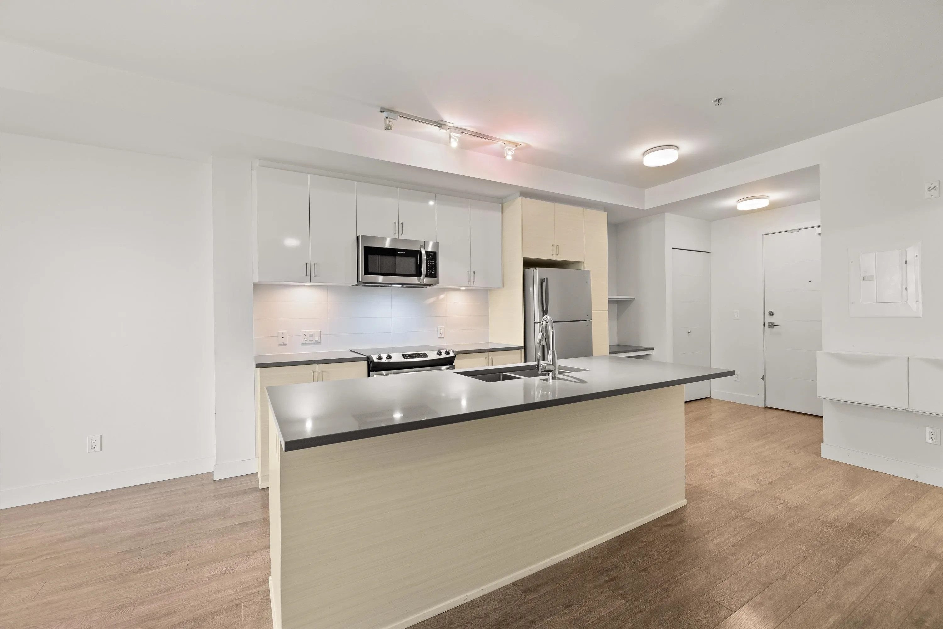 306 13919 Fraser Highway