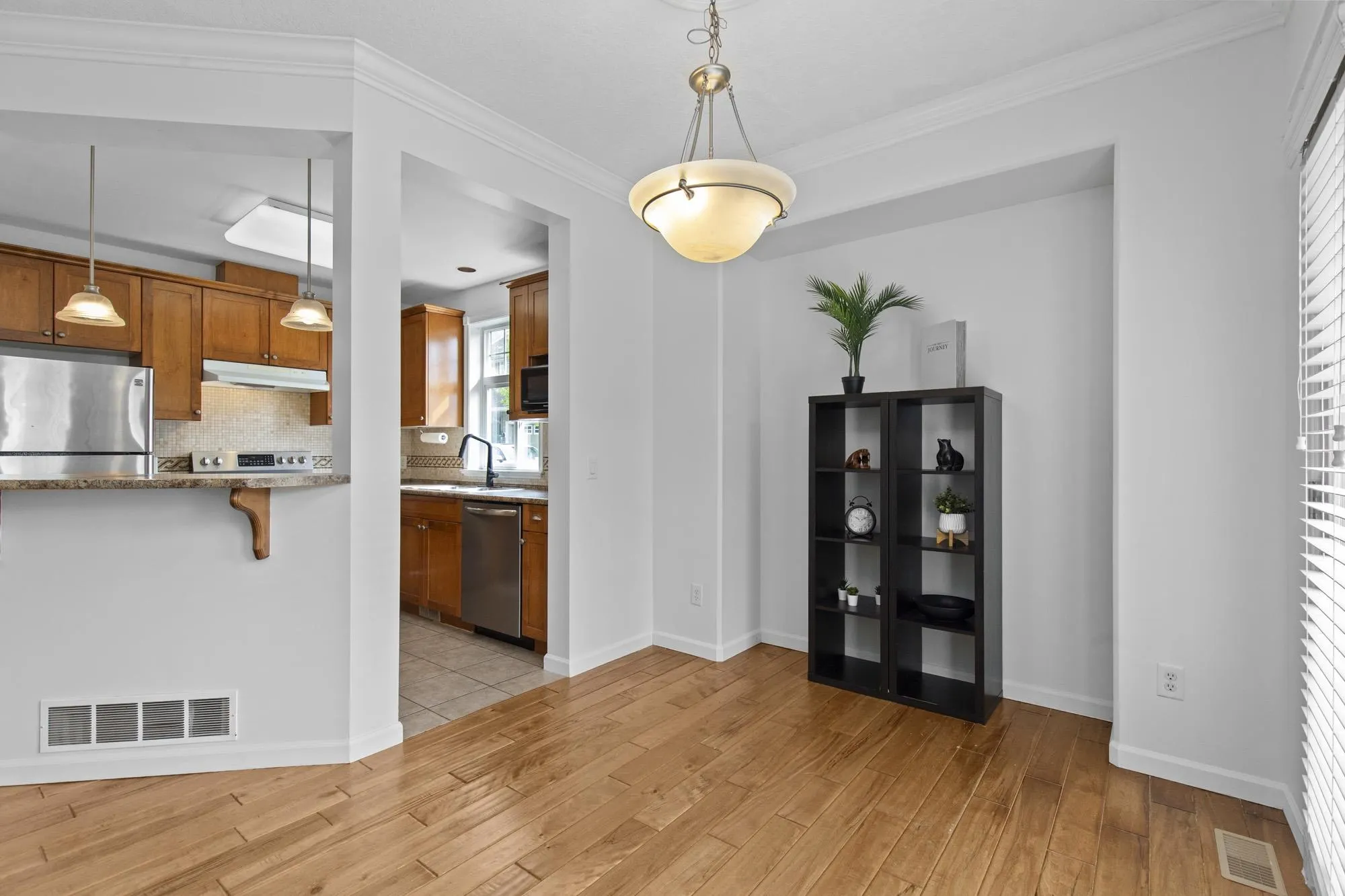 19 32849 Egglestone Avenue