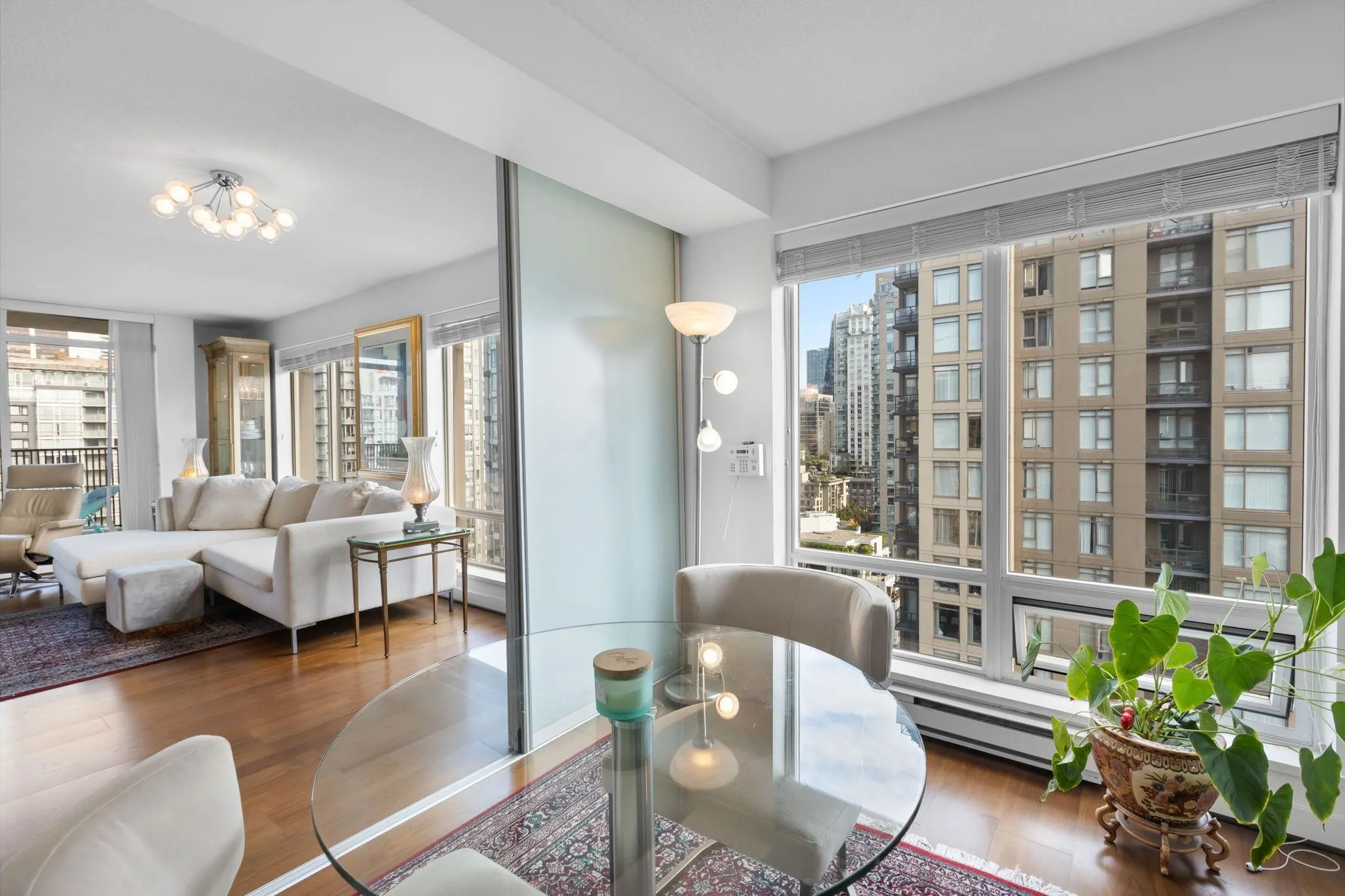 1805 1055 Homer Street