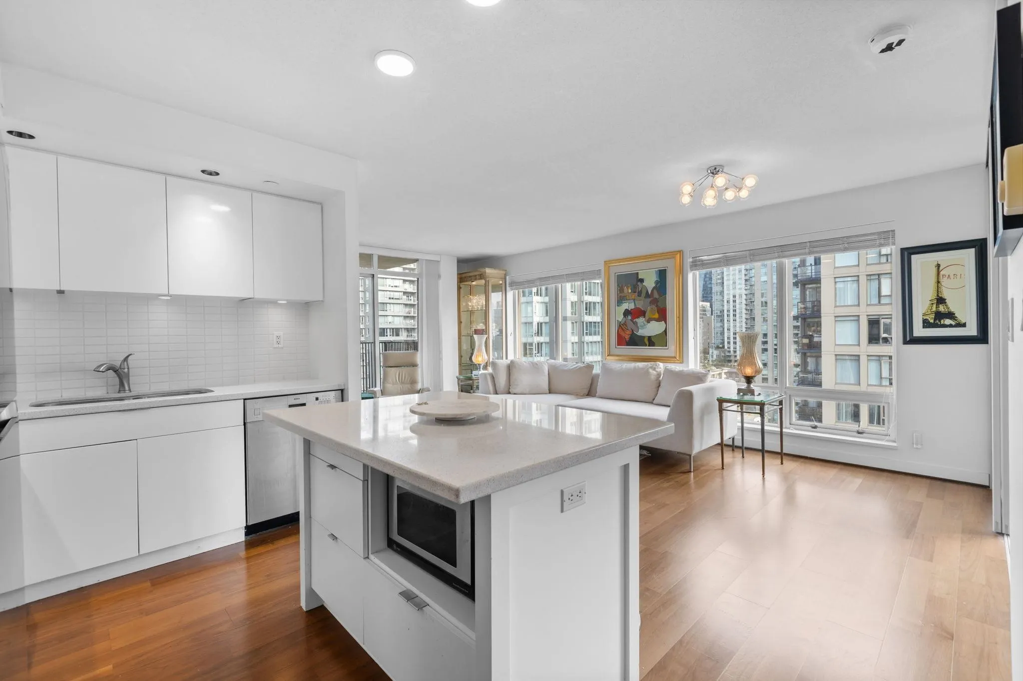 1805 1055 Homer Street