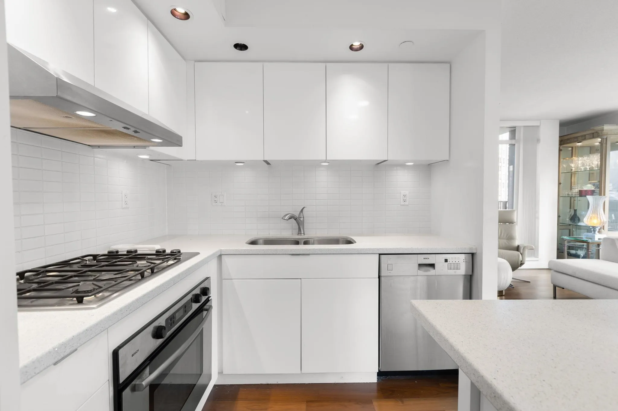 1805 1055 Homer Street