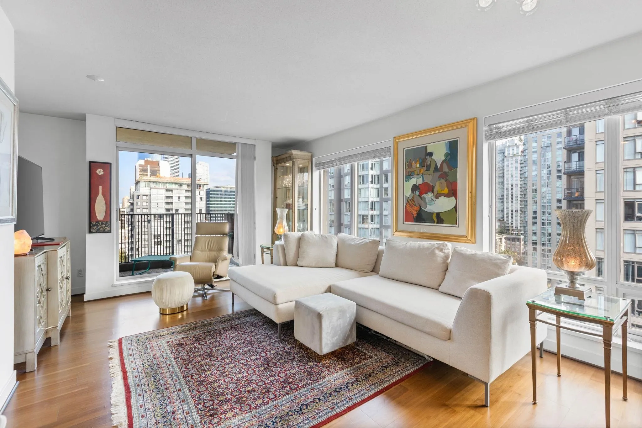 1805 1055 Homer Street