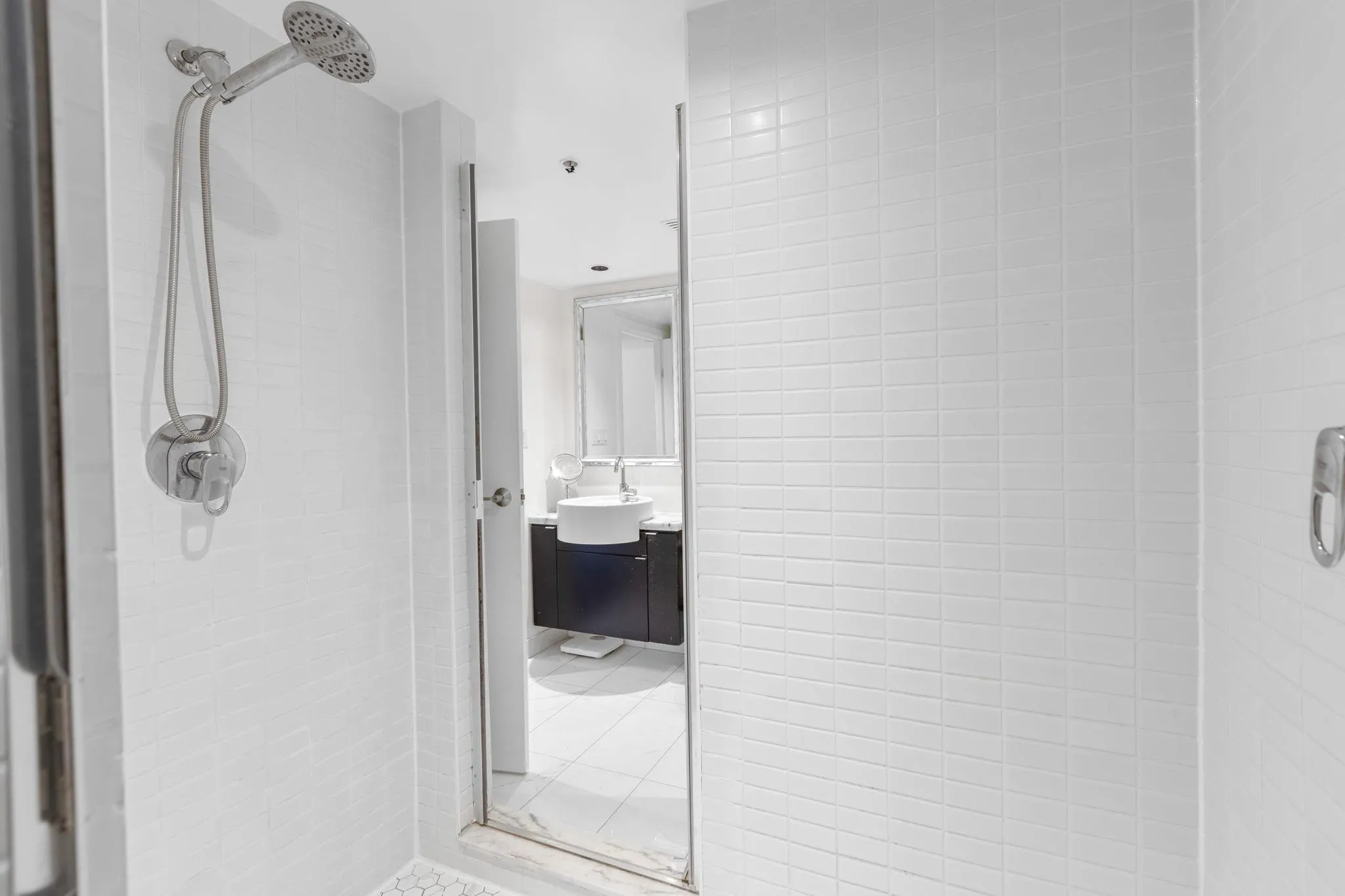 1805 1055 Homer Street