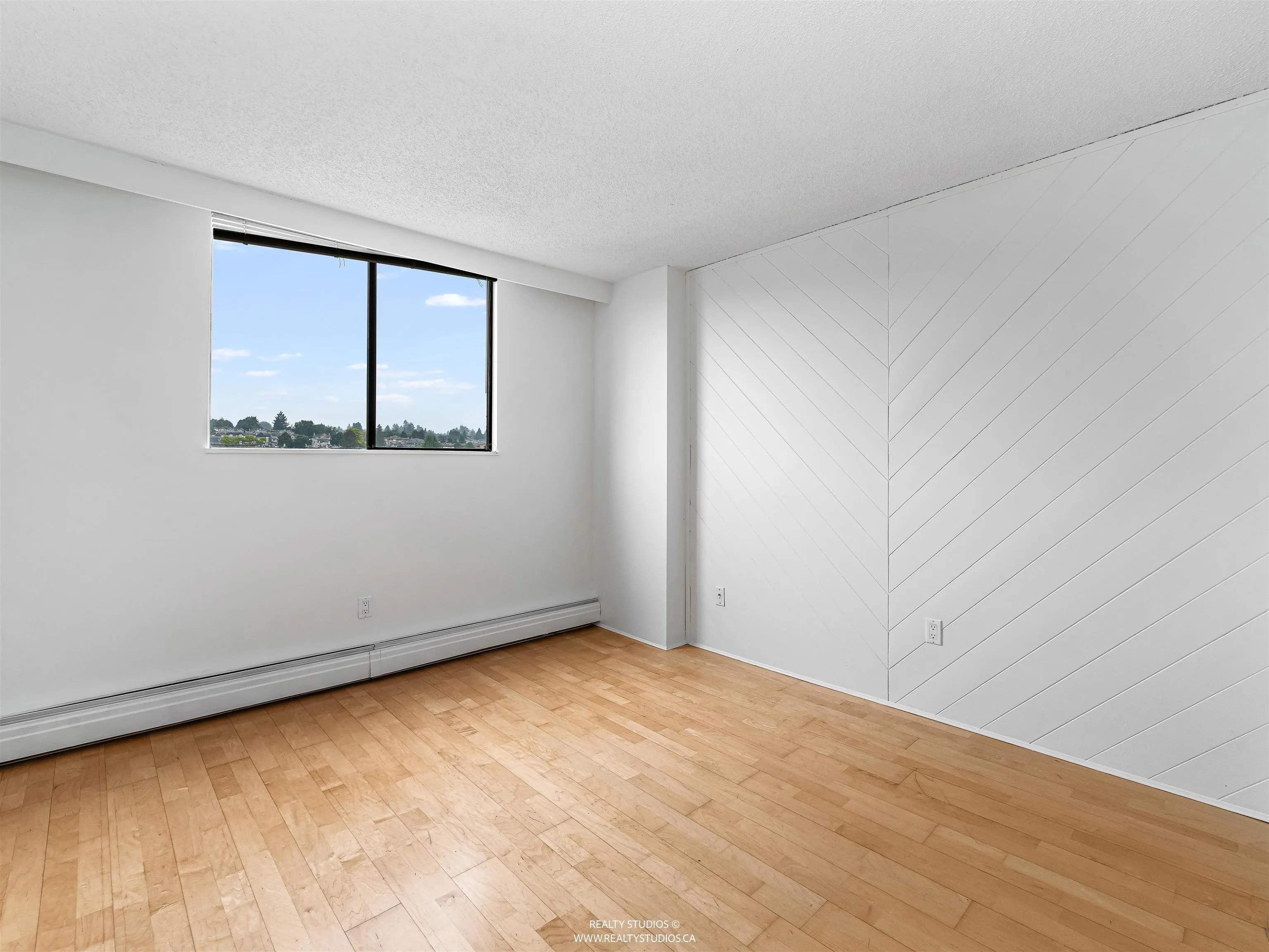 1605 145 St. Georges Avenue