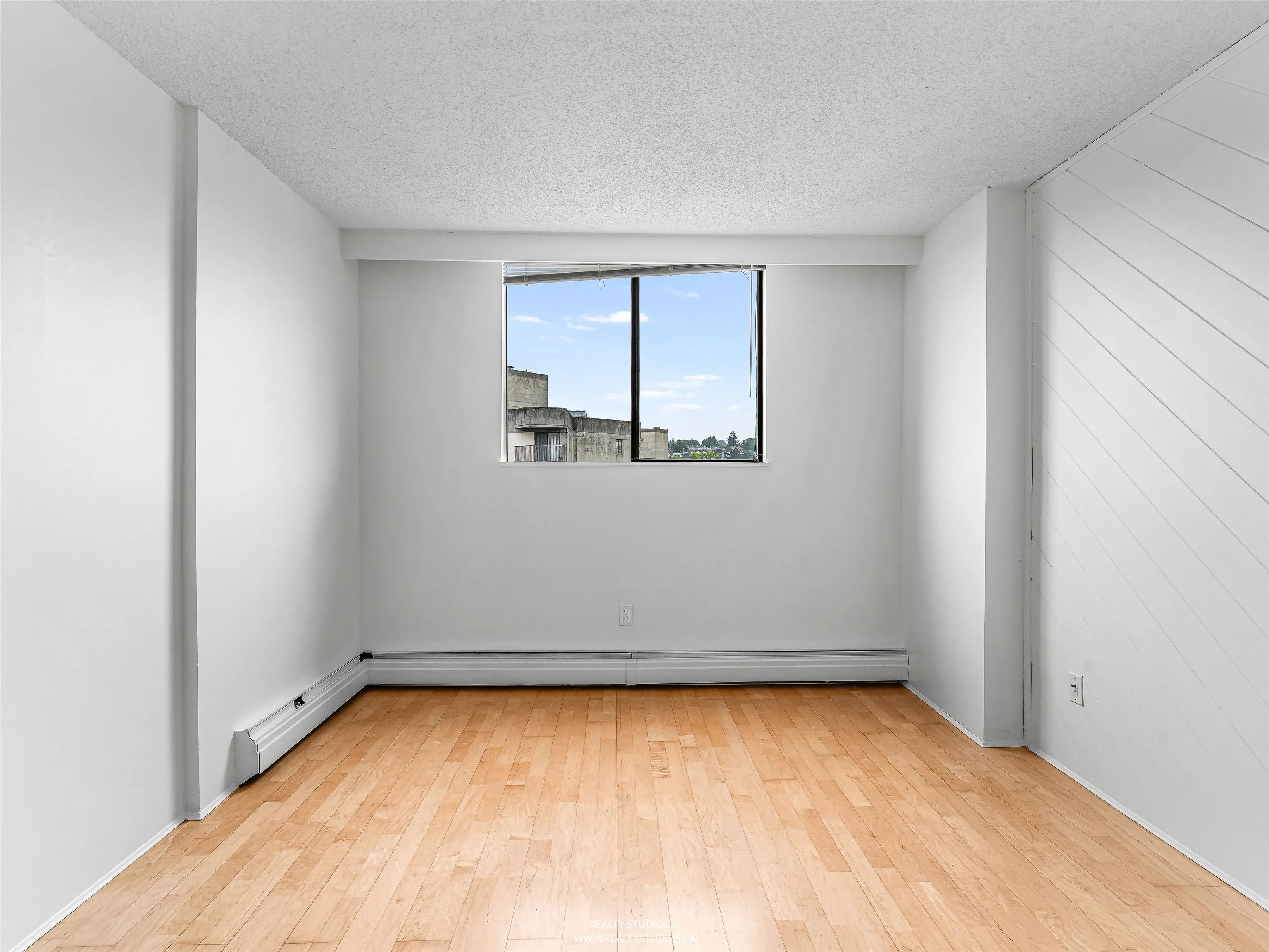 1605 145 St. Georges Avenue