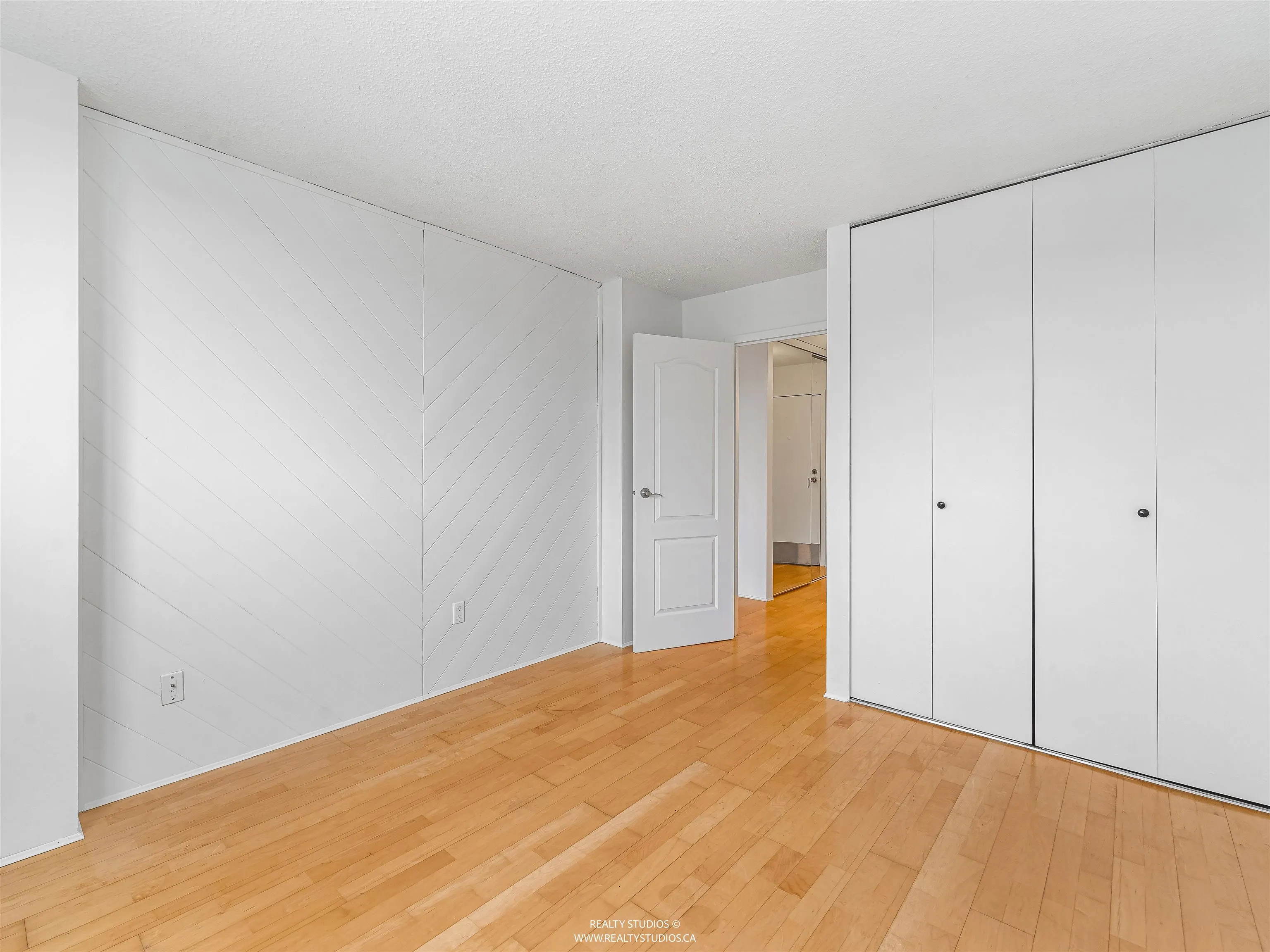1605 145 St. Georges Avenue