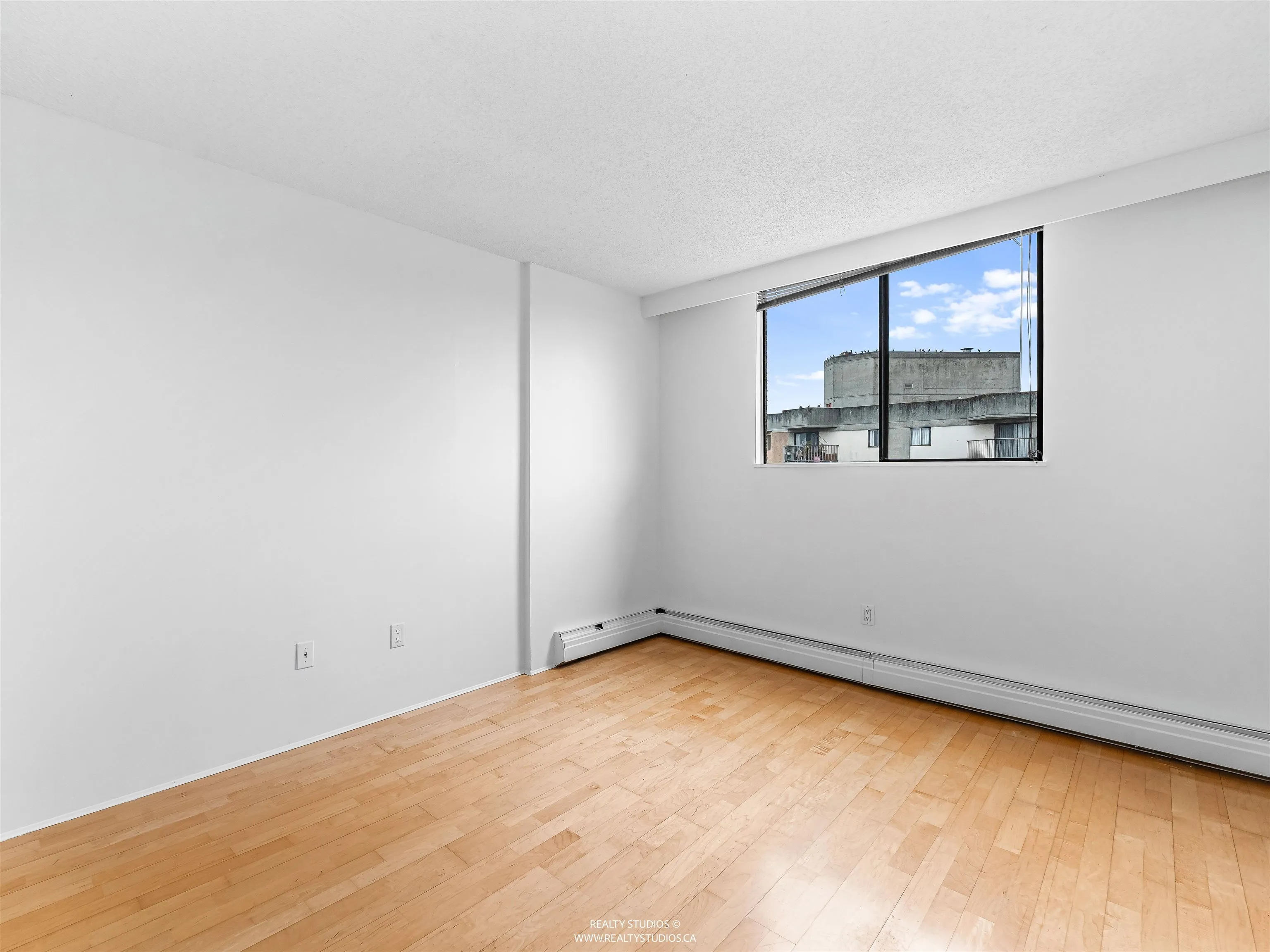 1605 145 St. Georges Avenue