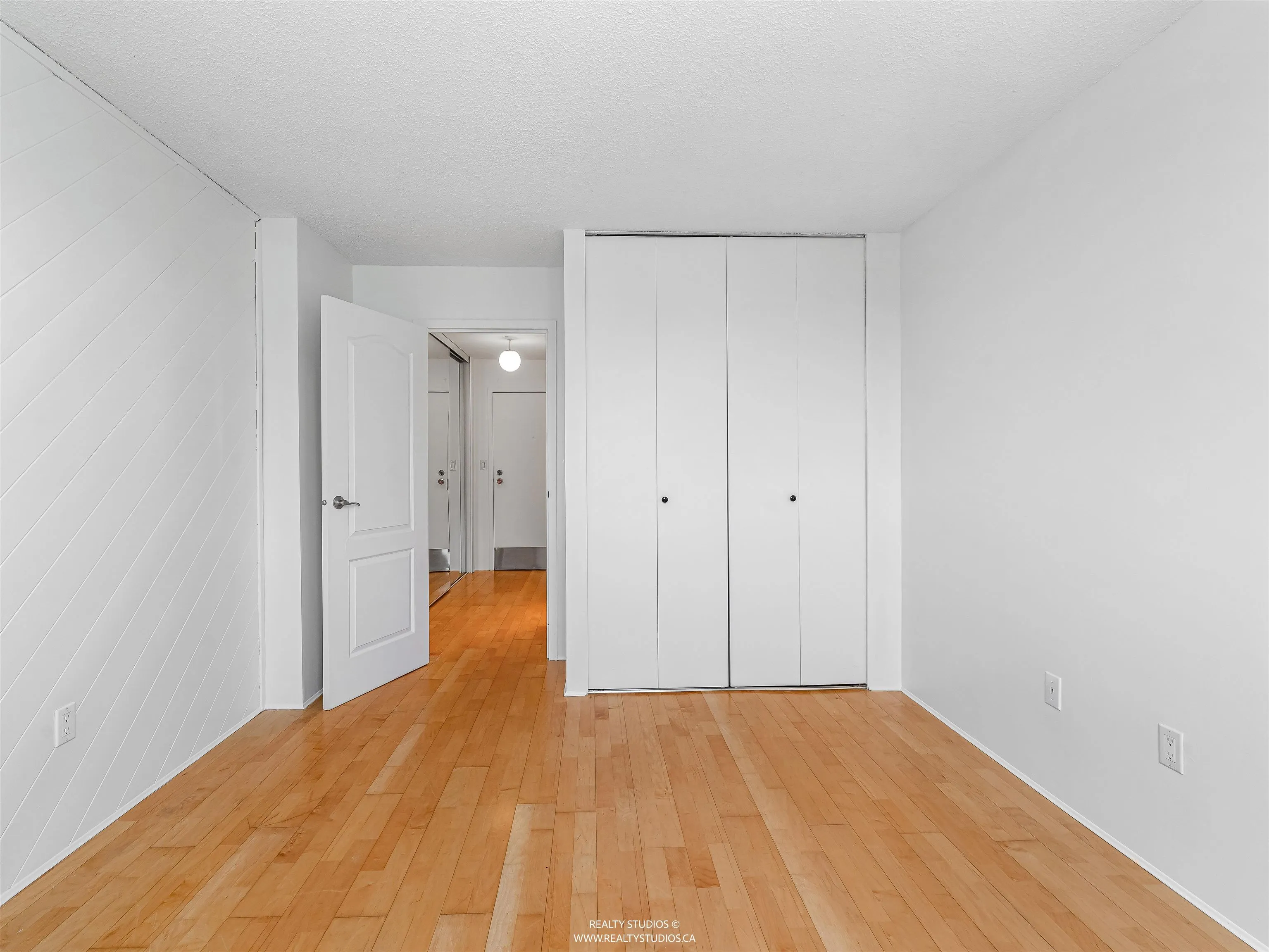 1605 145 St. Georges Avenue